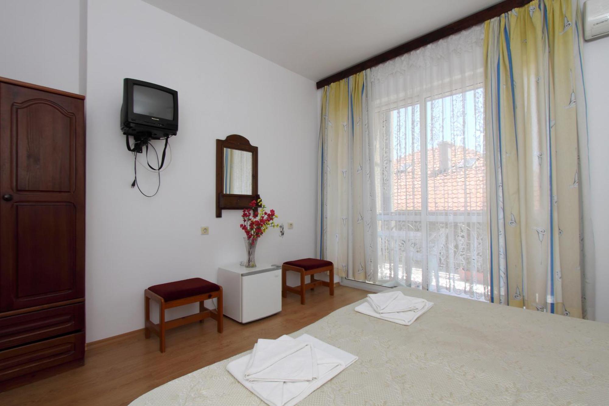 Family Hotel Verona Sozopol Exterior photo